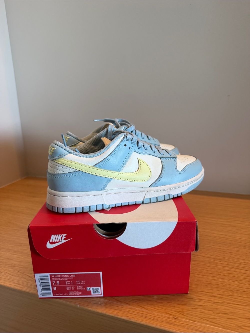 Nike Women's
Low-Top Sneakers in Light Blue and Pale Yellow